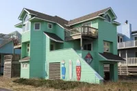 Semi Oceanfront 5 bedroom dog friendly cottage 10 feet to beach access