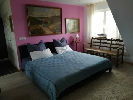 Cozy apartment overlooking the greenery on the Lindenhof