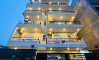 The Lodgers Luxury 1 BHK Serviced Apartment in Gurugram Near Millennium City Centre Metro