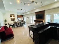 5 bed/4.5 bath family home with office space @ Cimarron. Excellent location! 미션 호텔