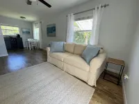 Little Palm Villa retreat less than a mile from the beach! Hotels in Hobe Sound