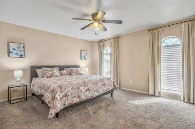 Charming 3-bedroom house central to everything in Edmond and handy to OKC Hoteles cerca de University of Central Oklahoma