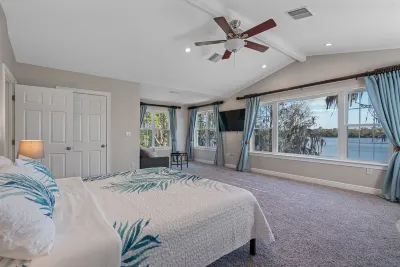 The Ultimate Lakeside Getaway! Hotels near Willa Springs