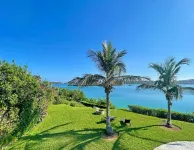 “Oceanfront Paradise Property: access to pool, ocean and Complimentary Kayaks”