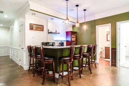 Luxury Fairburn Suite with Wooded View