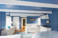 A Charming Vineyard Cottage Just Off the Pond