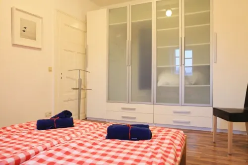 INSELVILLA - Holiday apartment on the island in Hameln