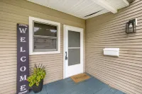 Cozy newly remodeled home close to major amenities  in Connecticut a