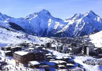 Cosy apartment in the heart of the mountains, a stone's throw from the chairlift. 4 CH. All comfort