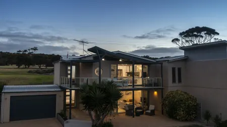 Shearwaters Appartment Отели рядом с достопримечательностью «Kangaroo Island Sealink»