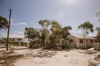 Cocomo Cottage - Boutique Retreat at Surfer's Beach 住宿飯店