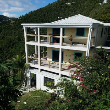 Verandah-style Living Overlooking Coral Bay