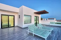 Sunset Beach House Ocean Front Hot Tub & Pool