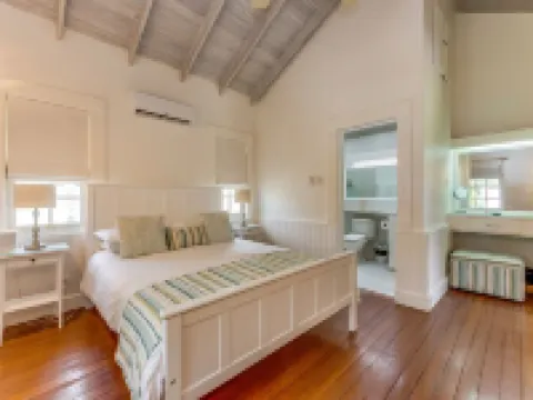 Idyllic 7 Porters Court, Beach Club Membership, pool, 5min walk beach,  Holetown Hotels in Porters