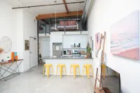 BRIGHT + MODERN OC LOFT GETAWAY!