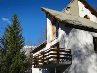 Spacious apartment in chalet with a beautiful view! فنادق في Allos