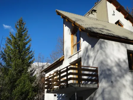 Spacious apartment in chalet with a beautiful view! Отели рядом с достопримечательностью «Коль д'Ало»