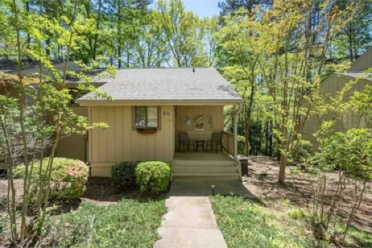 Amenities•Gated•Lake Keowee•Super Clean