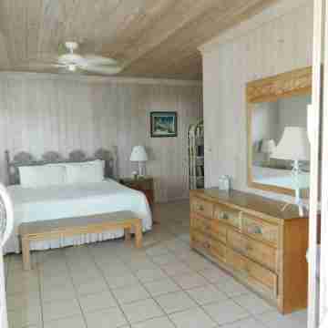 Centrally located - Gorgeous view of Elizabeth Harbour Rooms