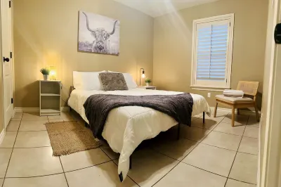 Western Style - 2 bed/1 bath - RATED 5 STARS Marshalls附近的飯店
