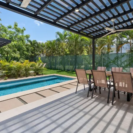 Modern house with walking distance to the beach