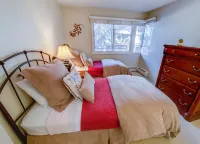 Spacious Condo with Excellent Location at the Base of Aspen Mountain