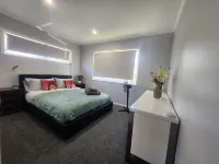 Experience Comfort in Our 3-Bedroom Family Home Hotel in zona Crystal Mountain