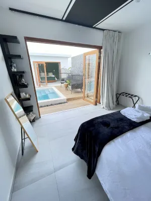 Studio (A) with Pool open air Shower & & Bath