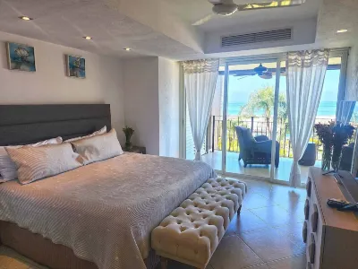 Beachfront with best location in the hotel zone Hotels in Las Glorias