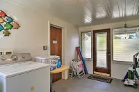 Walk to Beach Pet-Friendly Treasure Island Home - Homestays
