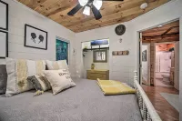Creekside Cabin: Tubing, Trails & Highlands Charm! - Wifi