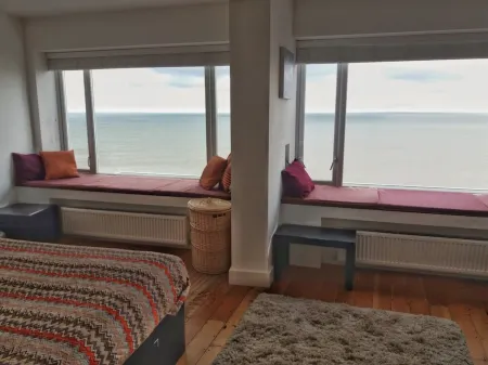 Salty Towers: A large holiday home with magnificent sea views Отели рядом с достопримечательностью «Cromer Beach»