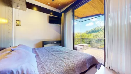 Odyssey Villa - incredible mountain views, 3 bedrooms, w pool!