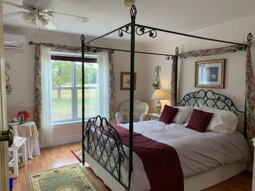 The Parrsboro Mansion Inn - Homestays