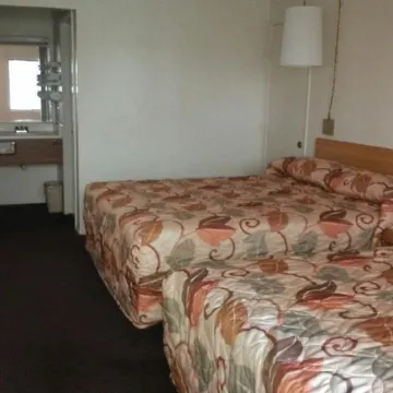 EZ 8 Motel Airporter