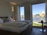 Kanal-Haus "Das Gästehaus Direkt am NOK" Hotels near Museumsstellwerk Rn