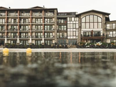 Golden Arrow Lakeside Resort