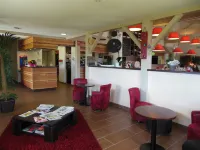 Enzo Hotels Loudeac by Kyriad Direct Hotel di La Cheze