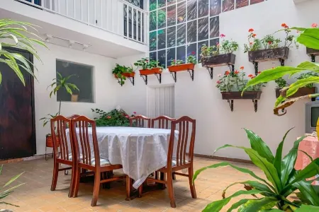 Ayenda 1080 Bogotá Alpes Castellana Отели рядом с достопримечательностью «Biblioteca Pública Virgilio Barco»