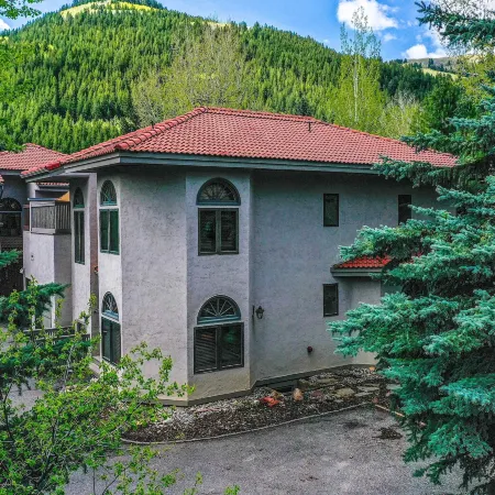 Townhome ~ 4 Mi to Beaver Creek & 8 Mi to Vail!