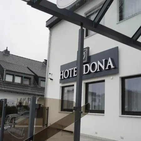 Haven - Hotel Dona Отели рядом с достопримечательностью «Станция метро Am Emberg»