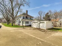 Dog-Friendly Atlantic Farmhouse w/ Spacious Yard! Hotels in Atlantic
