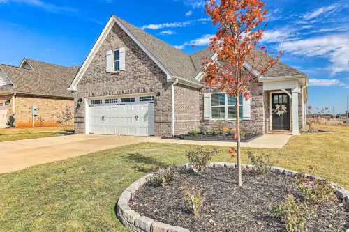 Spacious Hazel Green Home w/ Fireplace, Yard! - Homestays