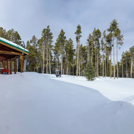 2 Mi to Skiing Casper Cabin with Mtn Views!