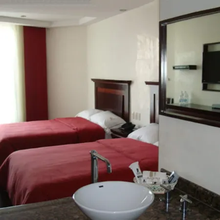 Hotel Madeira Отели рядом с достопримечательностью «Торговый центр Plaza Millenium (Тлальнепантла)»