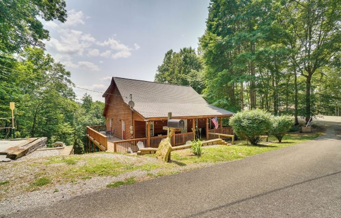 Cozy Tennessee Lake House w/ Grill & Fire Pit!