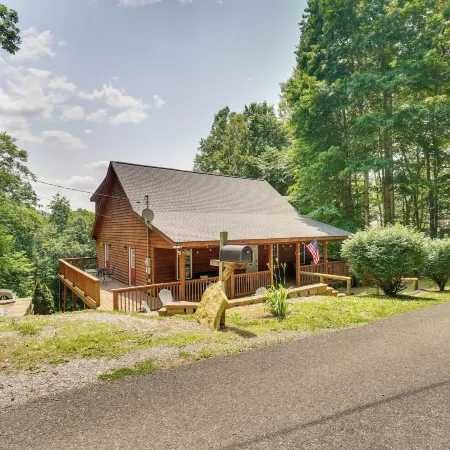Cozy Tennessee Lake House w/ Grill & Fire Pit!