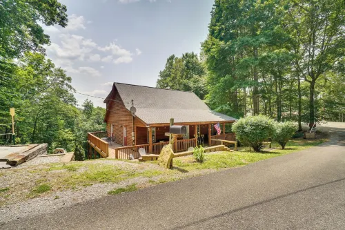 Cozy Tennessee Lake House w/ Grill & Fire Pit! - 3-Star