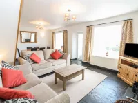 Bryn Uchaf Hotels in Llanfair-Mathafarn-Eithaf