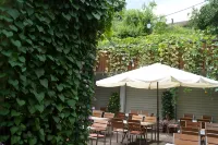 Gasthaus Zur Rose Hotels near Lidl